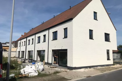 Bigger view of Steenstrips installatie